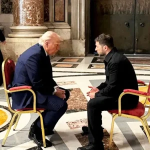 Ντόναλντ Τραμπ – Βολοντίμιρ Ζελένσκι: «Συμβολική συνάντηση που θα μπορούσε να γίνει ιστορική»
