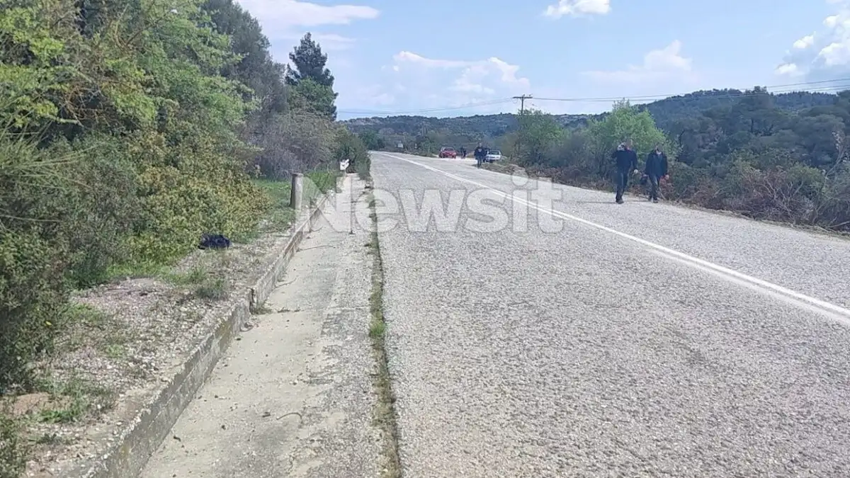 Χαλκιδική: Με σοβαρά τραύματα σε κεφάλι, σπονδυλική στήλη και μάτι η 46χρονη αστυνομικός που παρασύρθηκε από το φορτηγό – «Προσευχόμαστε να τα καταφέρει»