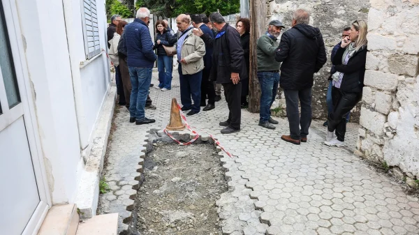Τεκτονική διάρρηξη η πιθανή αιτία των ρηγματώσεων στις Βούτες, σύμφωνα με τον Λέκκα - Ζημιές σε 20 σπίτια, 7 τα ακατάλληλα