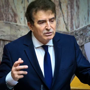 Χρυσοχοΐδης για Εξάρχεια: Η απαγόρευση εκδηλώσεων ισχύει μόνο για την παράνομη κατάληψη του «Εξωστρεφή»