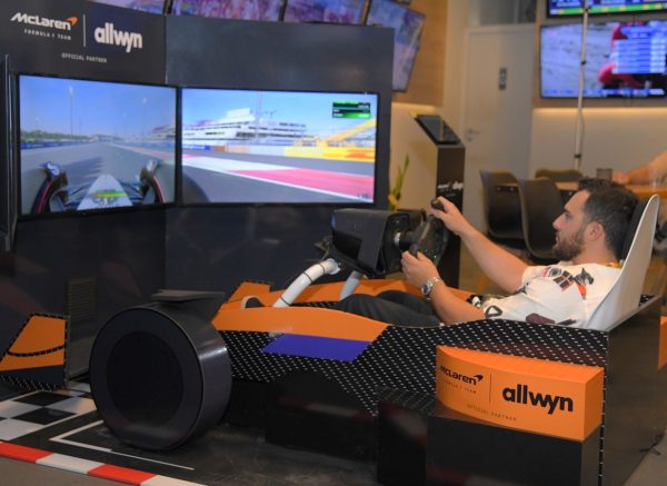 Ραντεβού σε ένα κατάστημα ΟΠΑΠ για μια αυθεντική εμπειρία Formula 1