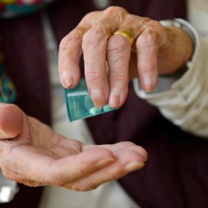 Ζητείται γυναίκα για τη φύλαξη ηλικιωμένης