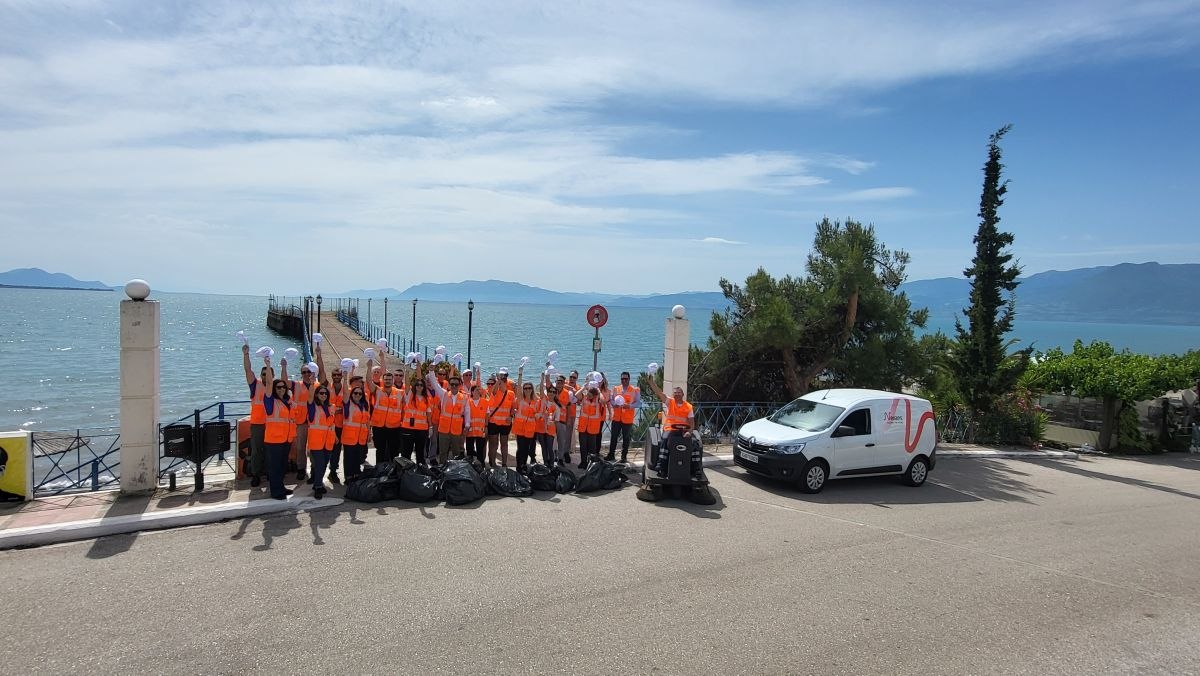 Η Nexans Ελλάς καθαρίζει την παραλία της Αγίας Μαρίνας