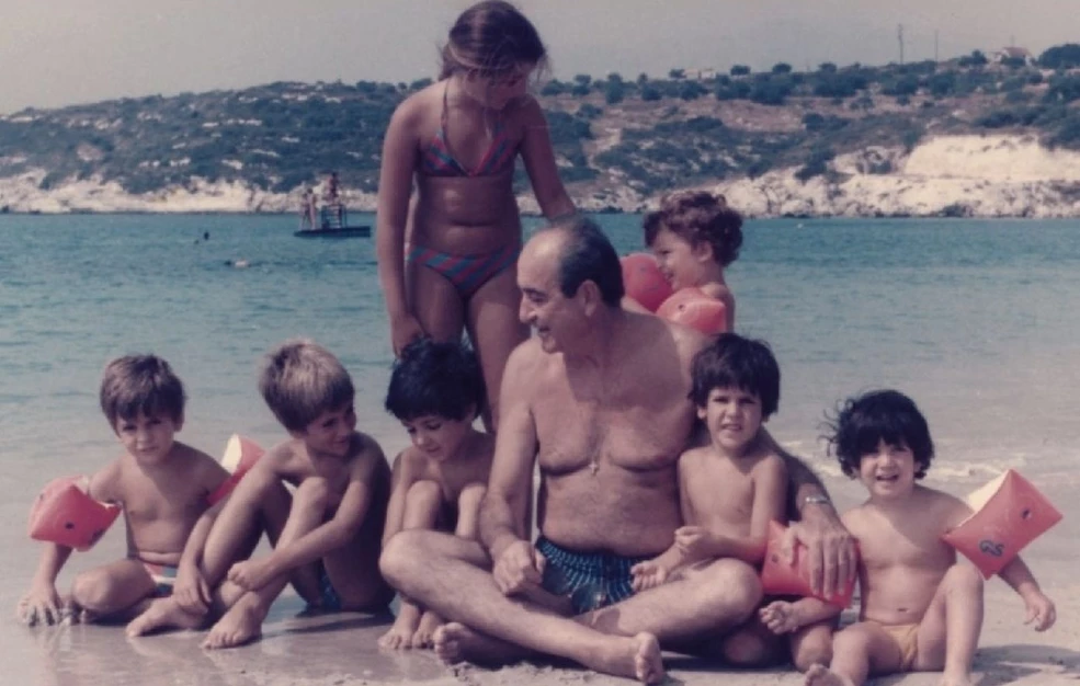 Η συγκινητική ανάρτηση της Ντόρας Μπακογιάννη για τον πατέρα της – «Πόσα από αυτά που γίνονται σήμερα τα έλεγες από τότε»