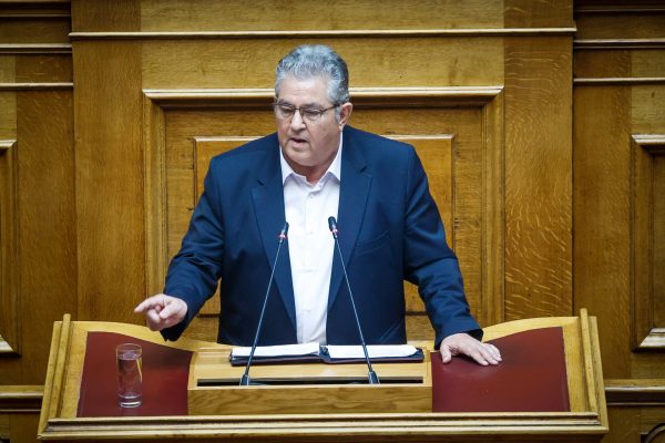 Κουτσούμπας: «Oι Έλληνες ζουν τη σύγχρονη βαρβαρότητα» – Σφοδρή επίθεση σε ΝΔ, ΣΥΡΙΖΑ και «βολικούς αντιπάλους»