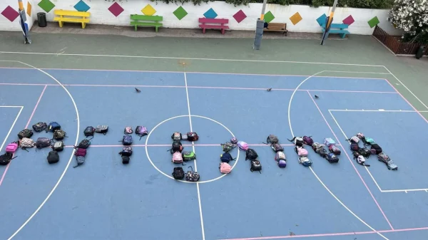 Το συγκινητικό αντίο των συμμαθητών της 7χρονης Αγγελίνας στο προαύλιο του σχολείου της