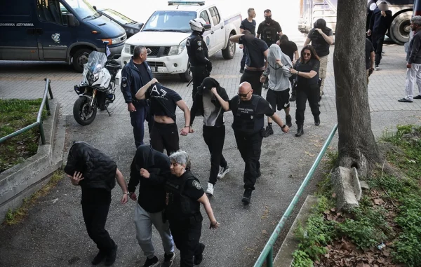 Η ακροδεξιά οργάνωση στη Θεσσαλονίκη στρατολογούσε παιδιά μέσα από λύκεια – Σοκάρει φοιτητής που ξυλοκοπήθηκε