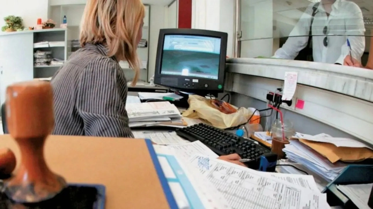 Αλλάζει το πειθαρχικό πλαίσιο στο Δημόσιο: Απόλυση και για άρνηση αξιολόγησης - Πώς θα αντιμετωπιστούν οι καθυστερήσεις