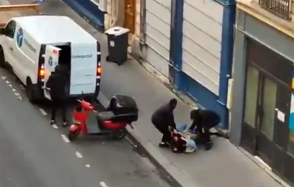 Σοκαριστικό βίντεο από απόπειρα απαγωγής στη μέση του δρόμου στο Παρίσι: Ήθελαν την κόρη και τον εγγονό του «βασιλιά» των κρυπτονομισμάτων