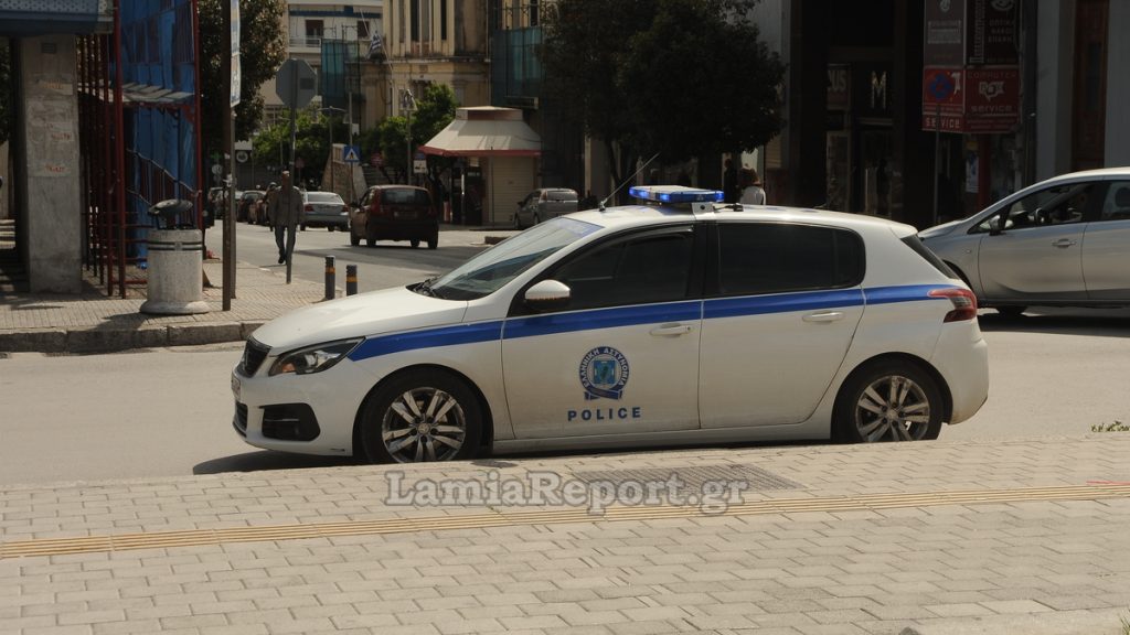 Της «βούτηξαν» τα χρήματα από το χέρι - Κλοπή μέρα μεσημέρι σε πολυσύχναστο δρόμο της Λαμίας