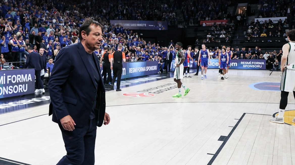 Αταμάν: Το σύνθημα των φίλων της Εφές που τον εξόργισε και οι «ντόπες» στο αεροδρόμιο