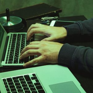 Έπιασαν στην Ελλάδα τον «εγκέφαλο» διεθνούς δικτύου κυβερνοεπιθέσεων