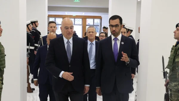 Δένδιας: Συναντήθηκε με τον υπουργό Βιομηχανίας των ΗΑΕ