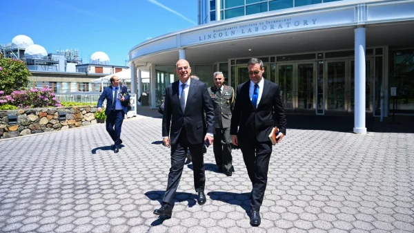 Στη Βοστώνη ο Δένδιας - Επiσκέφθηκε το Εργαστήριο «Lincoln» του ΜΙΤ και την Αεροπορική Βάση «Hanscom» των ΗΠΑ