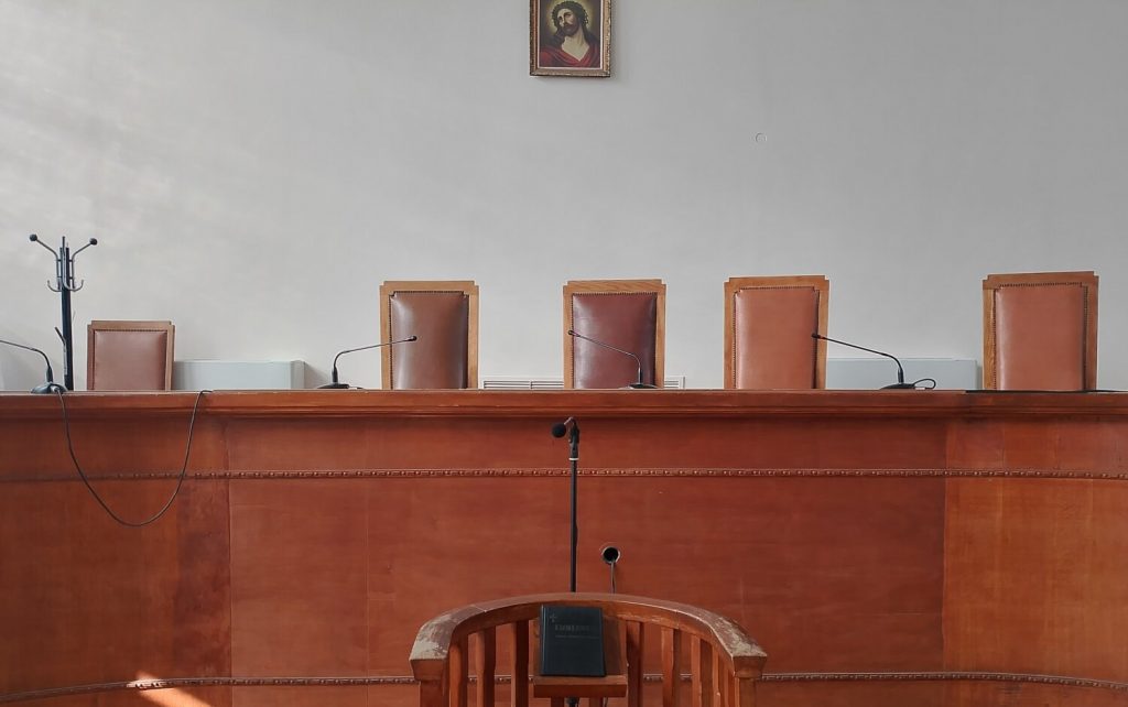 Χανιά: «Φώναζε στην εκκλησία ”με βιάζουνε, με βιάζουνε”», «μάτωσε και το καρεκλόπανο» – Η φρίκη του ανήλικου ΑμεΑ αναβίωσε στο εφετείο