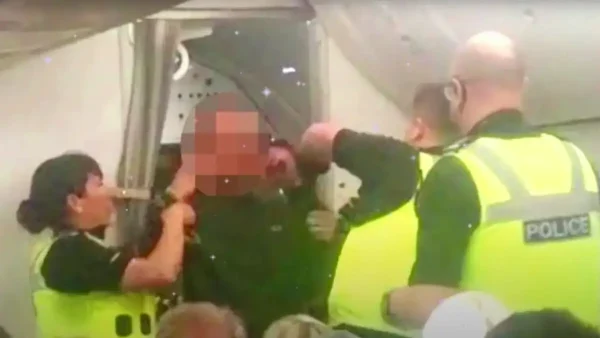 Τρόμος σε πτήση στο Μπέρμιγχαμ: Μεθυσμένος επιβάτης γρονθοκόπησε αεροσυνοδό on air – «Tο αεροπλάνο θα συντριβεί» φώναζε