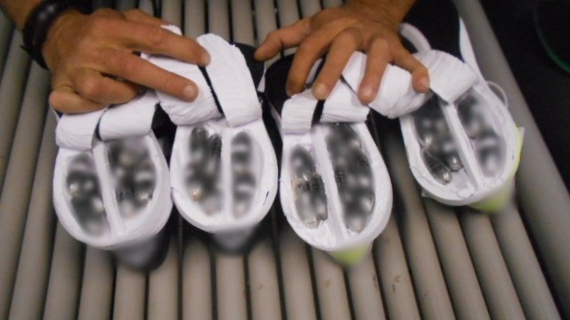 Τα αθλητικά παπούτσια έκρυβαν ναρκωτικά - Τρεις συλλήψεις (ΦΩΤΟ)