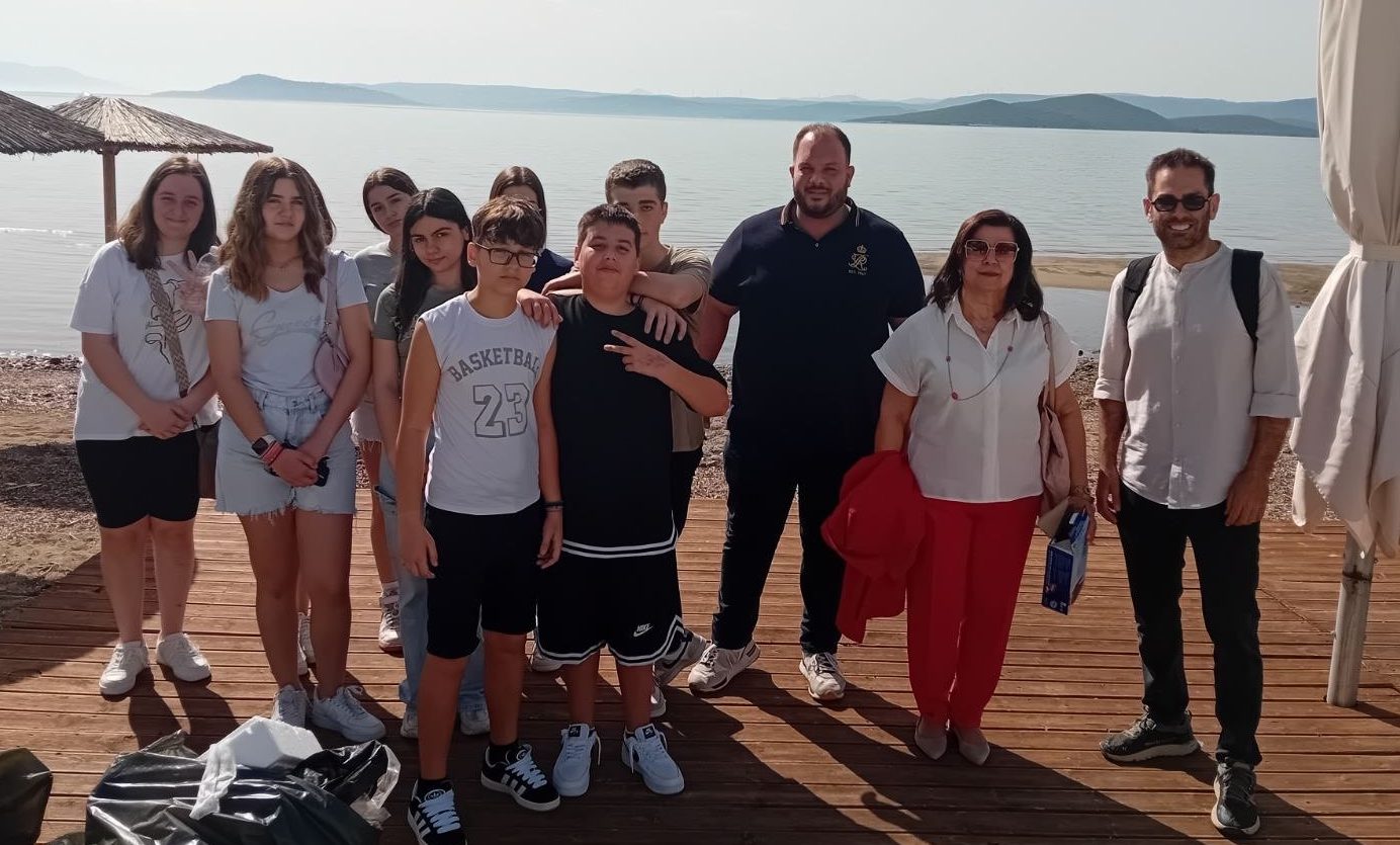 Οι μαθητές του Γυμνασίου Λιβανατών καθάρισαν την παραλία