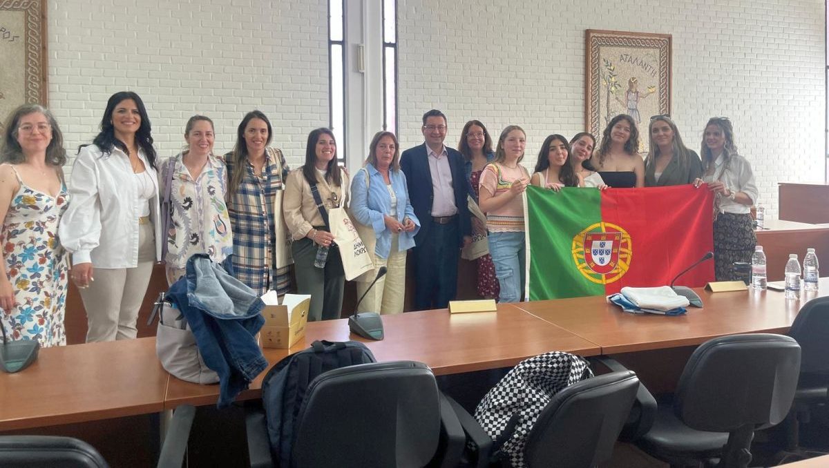 Οι μαθητές του 1ου Δημοτικού Σχολείου Μαλεσίνας μαζί με τους Πορτογάλους επισκέφθηκαν το Δημαρχείο