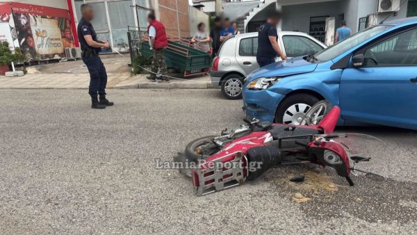 Τροχαίο με τραυματισμό ντελιβερά στη Λαμία - Δείτε εικόνες