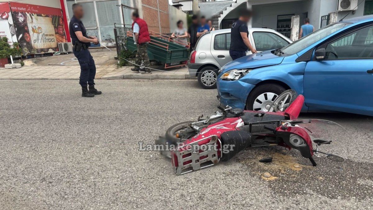 Τροχαίο με τραυματισμό ντελιβερά στη Λαμία - Δείτε εικόνες