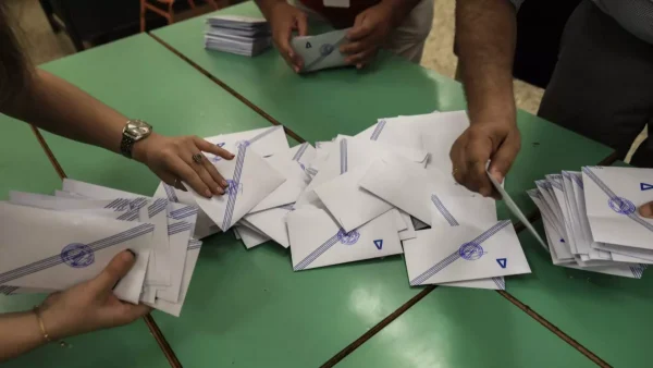 Δημοσκόπηση MRB: Στις 14,1 μονάδες η διαφορά της ΝΔ από τη δεύτερη Πλεύση Ελευθερίας – Τι λένε οι πολίτες για άρση μονιμότητας στο Δημόσιο