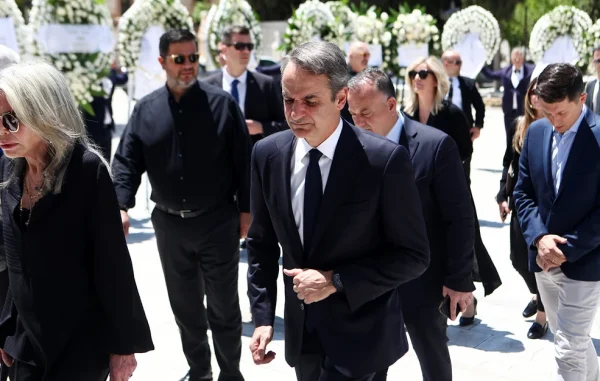 Παρουσία του πρωθυπουργού και πλήθους στελεχών του ΠΑΣΟΚ η κηδεία του Χρήστου Ροκόφυλλου