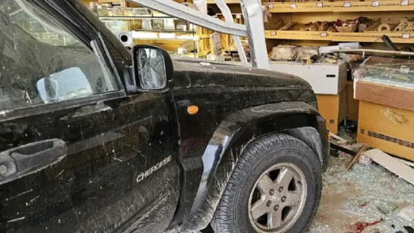 Τζιπ «μπούκαρε» σε φούρνο και παρέσυρε πελάτες - Μια γυναίκα νεκρή και ένας σοβαρά τραυματίας