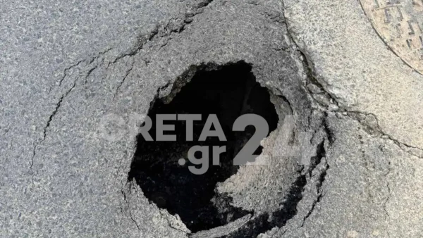Ηράκλειο: Μία μεγάλη τρύπα άνοιξε σε κεντρικό δρόμο της πόλης