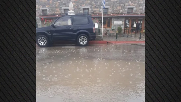 Καιρός: Η κακοκαιρία πλήττει την Κρήτη με καταιγίδες και χαλάζι - Πλημμύρισαν δρόμοι σε χωριά του Ηρακλείου, δείτε βίντεο