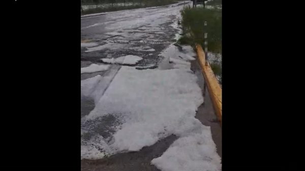 Το ‘στρωσε σαν χιόνι από το χαλάζι στον Παρνασσό (ΒΙΝΤΕΟ)