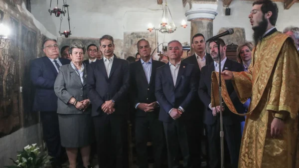 Στην Παιανία ο Μητσοτάκης: Παρακολούθησε τη θεία λειτουργία και τη λιτανεία της εικόνας του Αγίου Αθανασίου - Δείτε φωτογραφίες