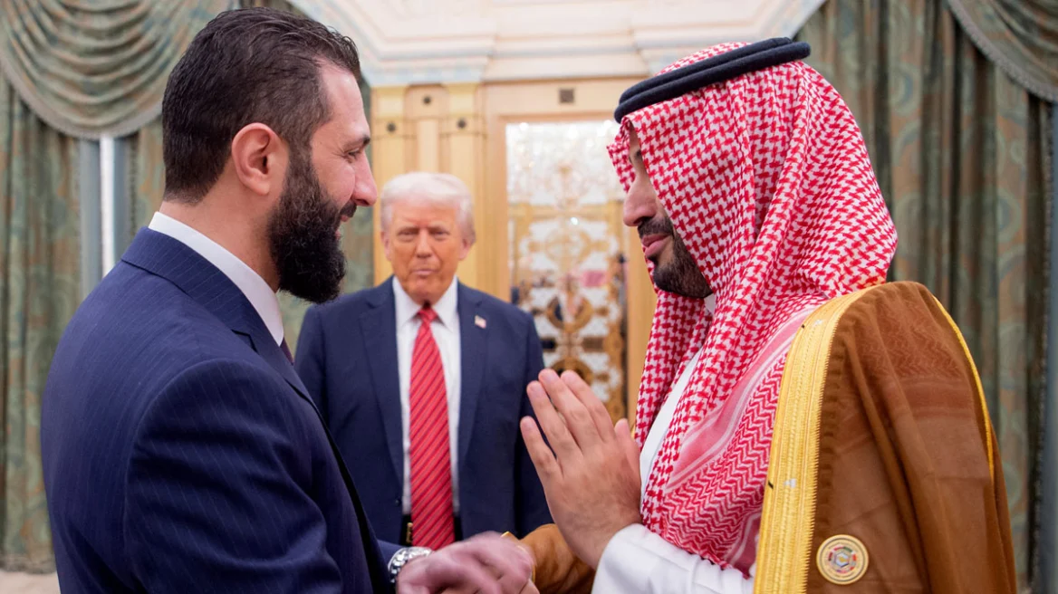 Θερμό κλίμα στη συνάντηση Τραμπ, αλ Σαράα και Μπιν Σαλμάν στη Σαουδική Αραβία - Συμμετείχε τηλεφωνικά και ο Ερντογάν