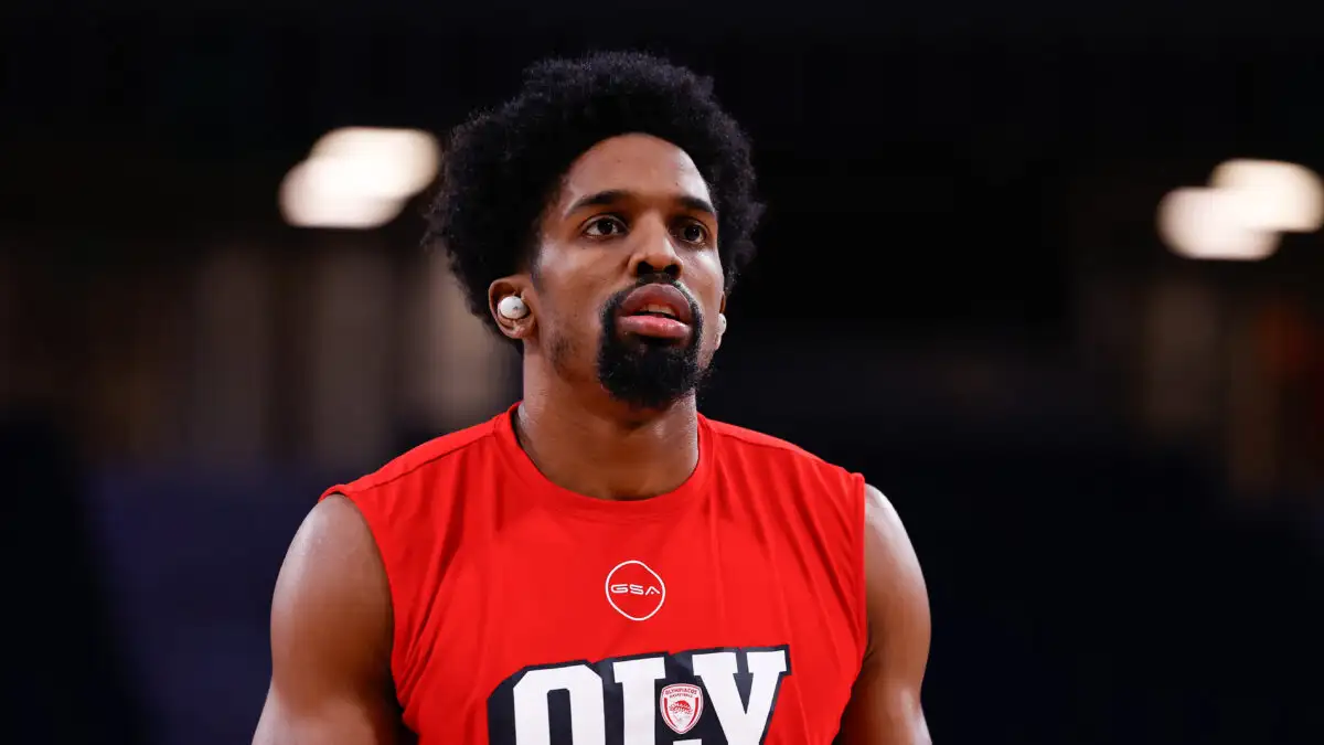 Ο Σακίλ ΜακΚίσικ σκέφτεται να σταματήσει το μπάσκετ