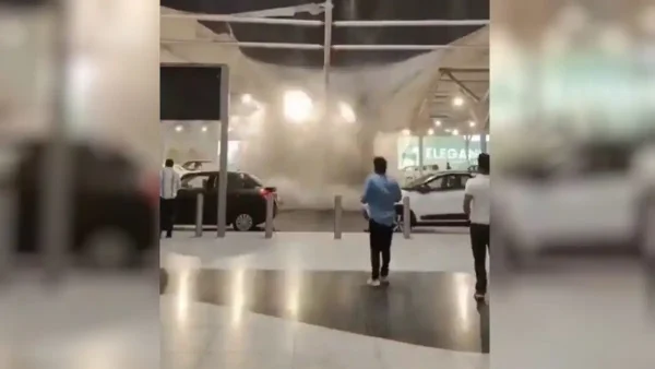 Νέο Δελχί: Κατέρρευσε στέγαστρο στο αεροδρόμιο από τις σφοδρές βροχοπτώσεις