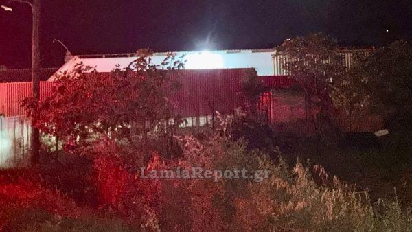 Συναγερμός για πυρκαγιά σε φάρμα στη δυτική Φθιώτιδα