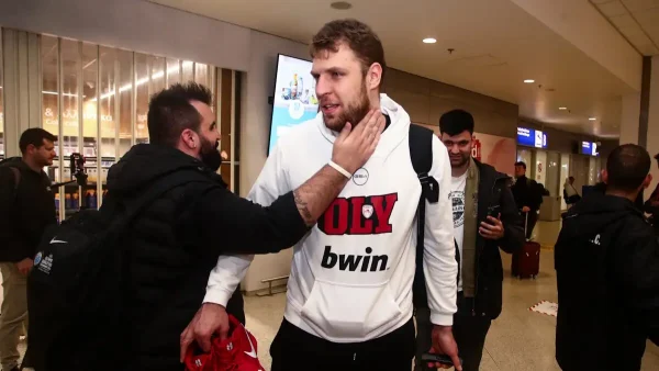 Ολυμπιακός: Επέστρεψε η ερυθρόλευκη αποστολή από τη Μαδρίτη