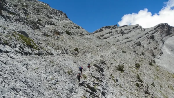 Επιχείρηση διάσωσης Γερμανού τραυματισμένου ορειβάτη στον Όλυμπο – Σηκώθηκε και ελικόπτερο