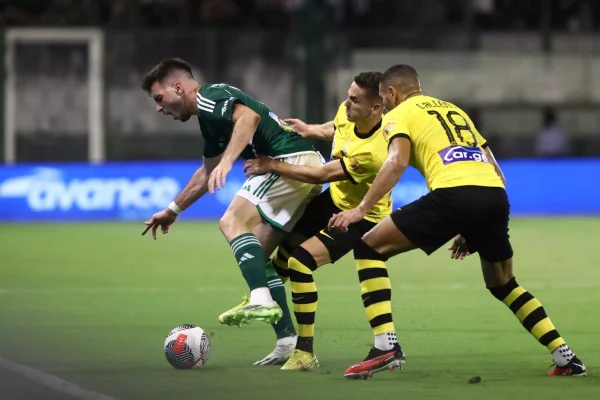 Football Party για τα playoffs της Super League με super δώρα και εκπλήξεις στα καταστήματα ΟΠΑΠ