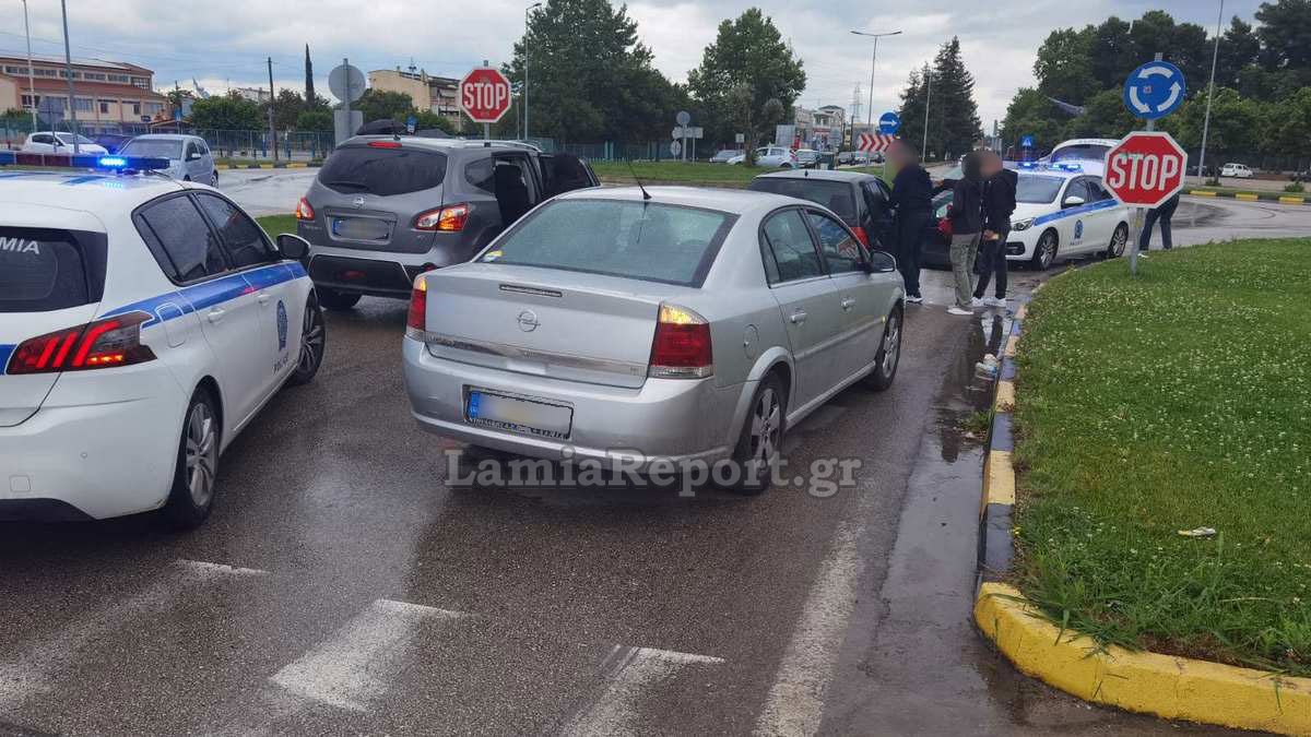 Τροχαίο ατύχημα στον κυκλικό κόμβο της Έκθεσης Λαμίας (ΦΩΤΟ)