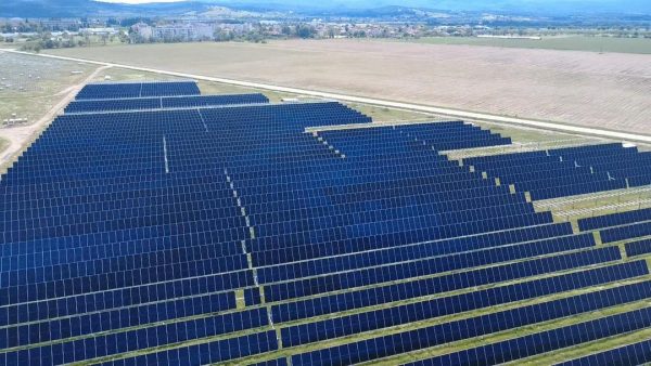 Όμιλος ΔΕΗ: Προσθέτει φωτοβολταϊκό πάρκο 88 MW στο χαρτοφυλάκιο της Βουλγαρίας