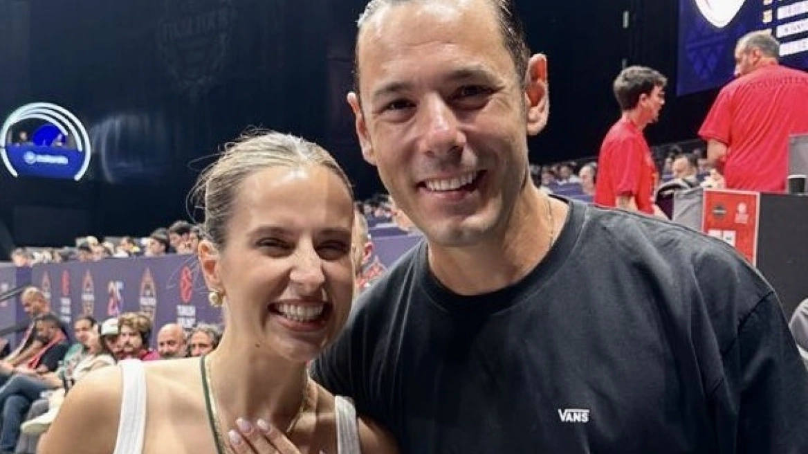 Άμπου Ντάμπι: «Η σκέψη μου ήταν να το κάνω στον μεγάλο τελικό αλλά και ο μικρός μας έκανε» λέει ο Έλληνας που έκανε πρόταση γάμου στο Final 4