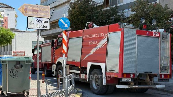 Μεγάλη κινητοποίηση Πυροσβεστικής-Αστυνομίας για καπνό σε διαμέρισμα στο κέντρο της Λαμίας
