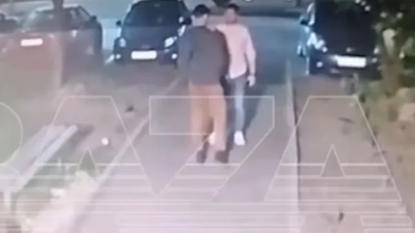 Σκότωσαν με χειροβομβίδα Ρώσο αξιωματικό επικεφαλής των αεροπορικών επιδρομών στη Μαριούπολη - Δείτε τη στιγμή της φονικής ενέδρας