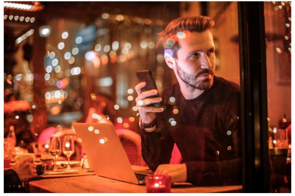 Πώς τα διαδικτυακά καζίνο επηρεάζουν τον τουρισμό στις Κυκλάδες