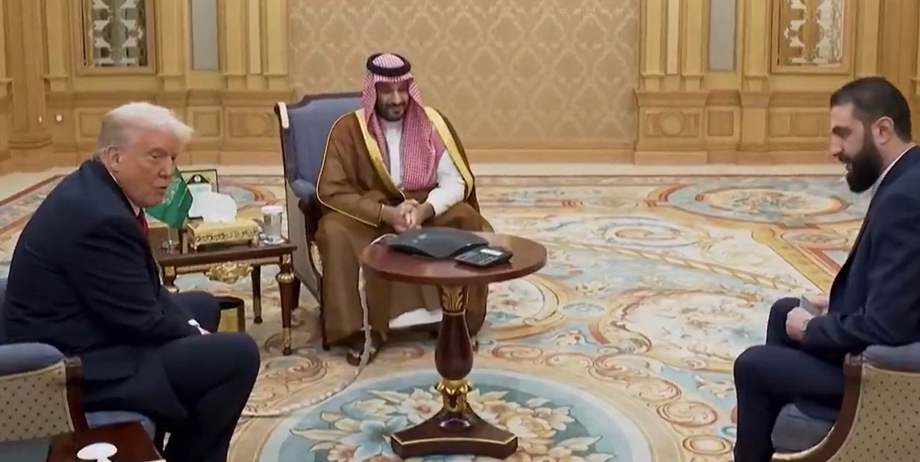 Τραμπ: Μίλησε με κολακευτικά λόγια τον αλ Σαράα - «Υπέροχος, νέος, σκληρός άντρας» με «ισχυρό παρελθόν»