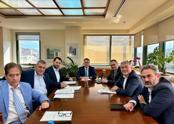 Τον Υπουργό περιβάλλοντος και ενέργειας συνάντησε ο Περιφερειάρχης Φάνης Σπανός