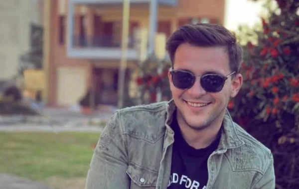 «Έλαμπε ο κόσμος όταν χαμογελούσε»: Συγκλονίζει η μητέρα του Στέφανου, που πνίγηκε στη Λευκάδα λίγες μέρες πριν παντρευτεί