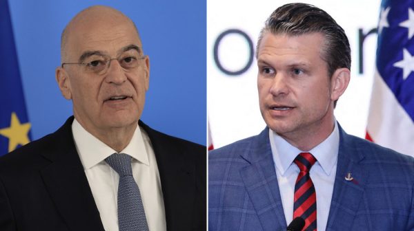 Με τον Χέγκσεθ μίλησε ο Δένδιας - Στο επίκεντρο η αμυντική σχέση με τις ΗΠΑ