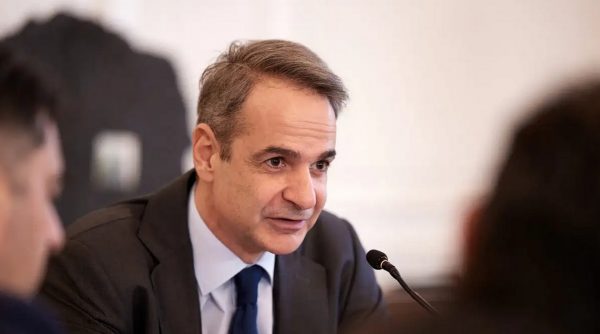 Έκτακτη σύσκεψη στο Μαξίμου, προαναγγελία αποφάσεων για τα ΕΛΤΑ το μεσημέρι, στον αέρα η συνεδρίαση της Βουλής